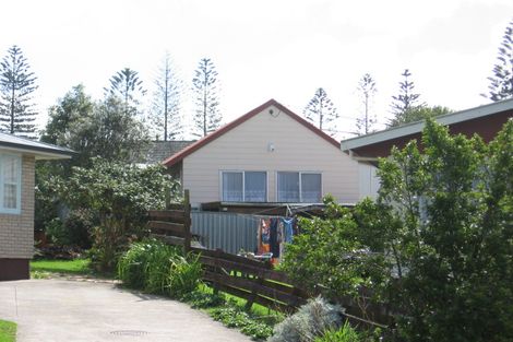 Photo of property in 1/17 Sarona Avenue, Glen Eden, Auckland, 0602