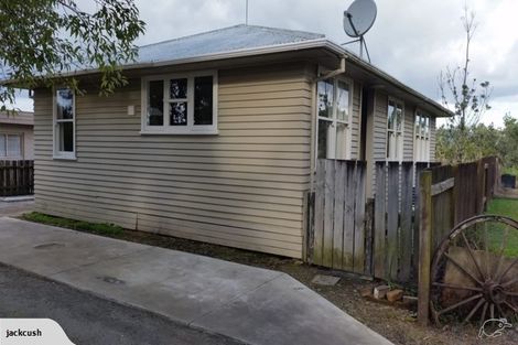 Photo of property in 21 Perrin Place, Kelvin Grove, Palmerston North, 4414