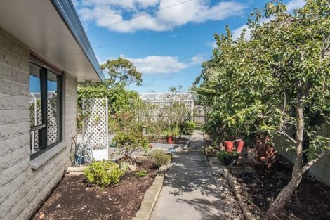 Photo of property in 11 Hurworth Grove, Waikanae, 5036