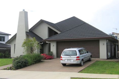 Photo of property in 4 Fernloche Place, Flat Bush, Auckland, 2016
