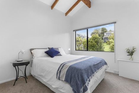 Photo of property in 2/13 Garadice Road, Rothesay Bay, Auckland, 0630