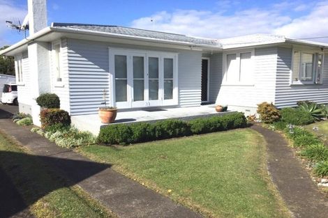 Photo of property in 3 Derrett Place, Mangere Bridge, Auckland, 2022