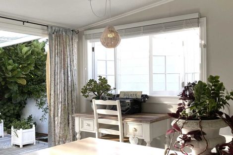 Photo of property in 32 Belt Road, Moturoa, New Plymouth, 4310