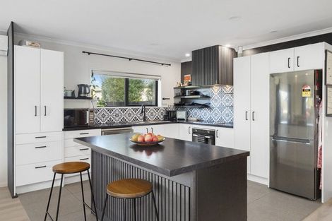 Photo of property in 12 Rays Way, Tuakau, 2121