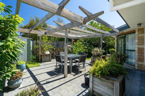 Photo of property in 36 Cranbrook Grove, Waikanae, 5036