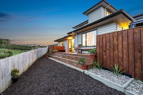 Photo of property in 121 Keri Vista Rise, Papakura, 2110