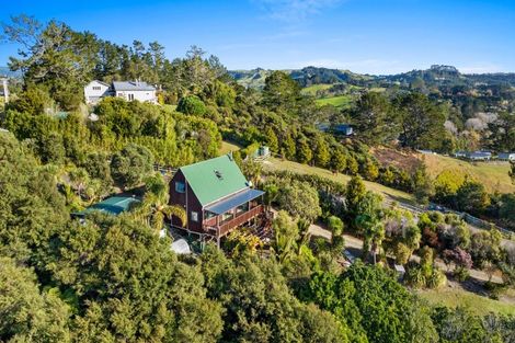 Photo of property in 200 Tawa Road, Kumeu, 0891