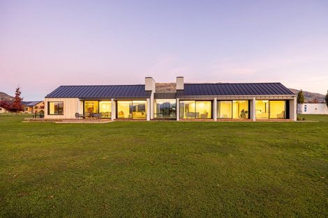 Photo of property in 10 Little Orchard Way, Wanaka, 9382