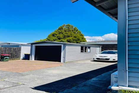 Photo of property in 3208a Great North Road, New Lynn, Auckland, 0600