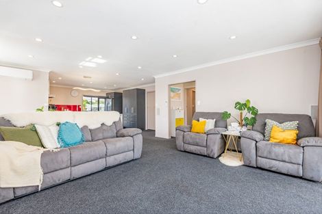 Photo of property in 134 Ruamahanga Crescent, Terrace End, Palmerston North, 4410