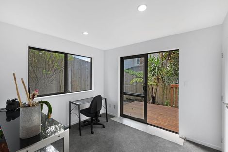 Photo of property in 13 Stubbs Place, Fairview Heights, Auckland, 0632