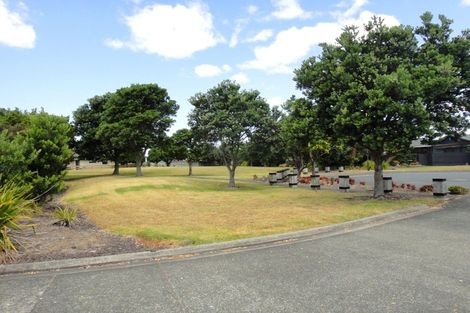 Photo of property in 10 Endeavour Place, One Tree Point, 0118
