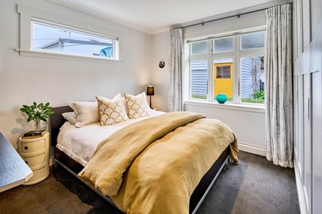 Photo of property in 292 The Parade, Island Bay, Wellington, 6023