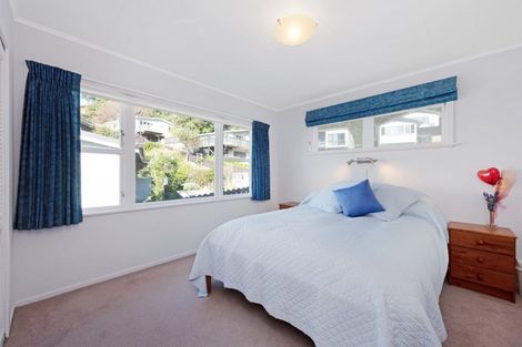Photo of property in 17 Southern Cross Crescent, Island Bay, Wellington, 6023