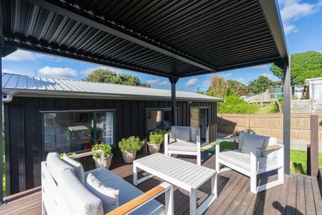 Photo of property in 6 Kent Avenue, Waitarere Beach, Levin, 5510