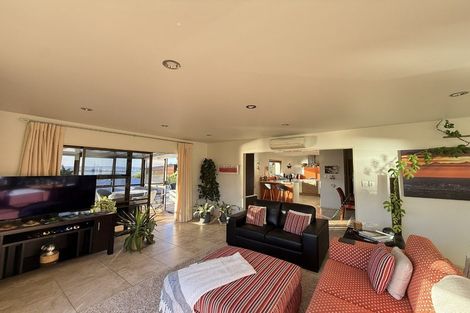 Photo of property in 1/56 Balmoral Lane, Redcliffs, Christchurch, 8081