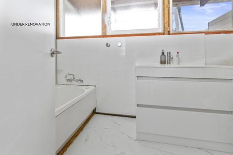 Photo of property in 64 Tiroroa Avenue, Te Atatu South, Auckland, 0610