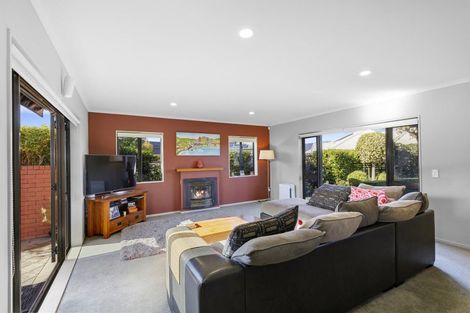 Photo of property in 17 Garrett Place, Riverstone Terraces, Upper Hutt, 5018