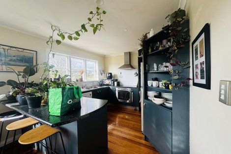 Photo of property in 19 Pinkerton Grove, Newlands, Wellington, 6037