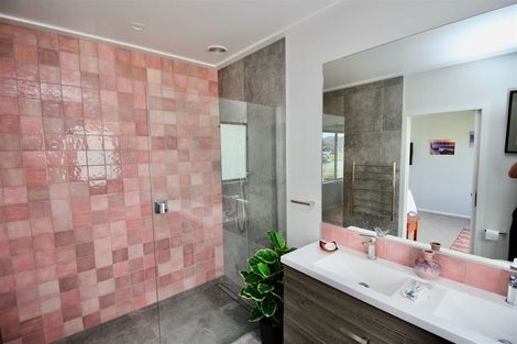 Photo of property in 70 Leeward Drive, Whitianga, 3510