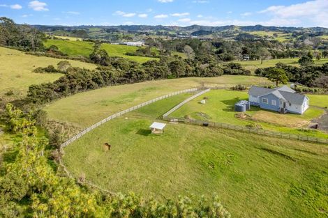 Photo of property in 252 Amreins Road, Taupaki, 0782
