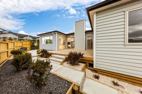 Photo of property in 11 Franheim Crescent, Orewa, 0931