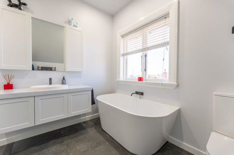 Photo of property in 35 Bidwill Street, Seaview, Timaru, 7910