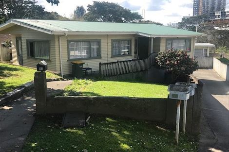 Photo of property in 10 Kaponga Crescent, New Lynn, Auckland, 0600