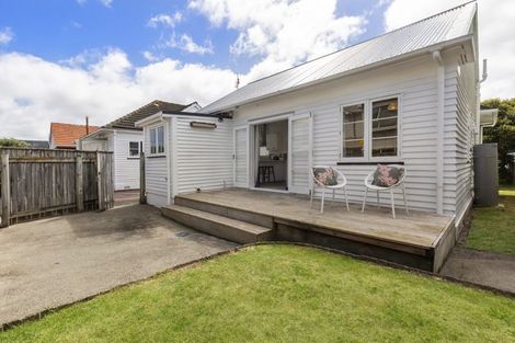 Photo of property in 10 Fife Lane, Miramar, Wellington, 6022