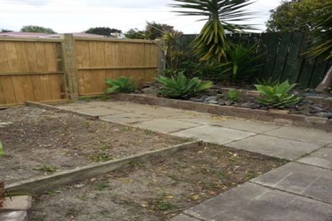 Photo of property in 1/60 Mcleod Road, Te Atatu South, Auckland, 0610