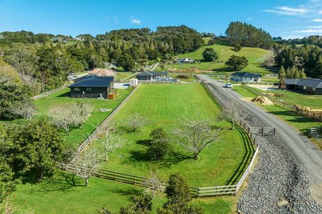 Photo of property in 6 Bonnie Doon Place, Kauri, 0185