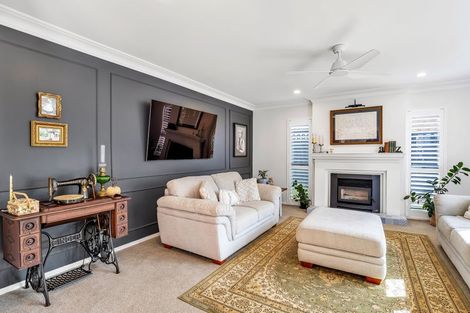 Photo of property in 3 San Ambrosio Rise, Henderson, Auckland, 0612