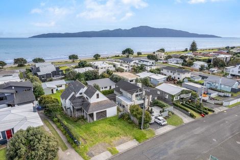 Photo of property in 122 Seaview Road, Paraparaumu Beach, Paraparaumu, 5032