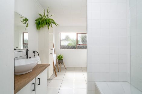 Photo of property in 30 Augustus Street, Carterton, 5713