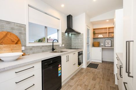 Photo of property in 9 Pinedale Parade, Milson, Palmerston North, 4414