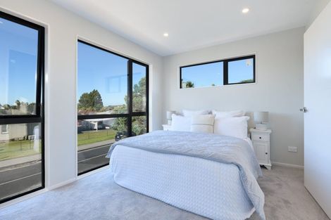 Photo of property in 14e Durham Street, Te Atatu Peninsula, Auckland, 0610