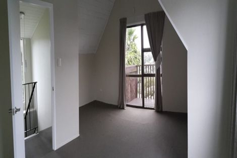 Photo of property in 3/11 Hall Road, Glenfield, Auckland, 0629