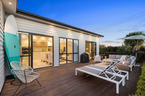 Photo of property in 7 Syd Grant Crescent, Orewa, 0931