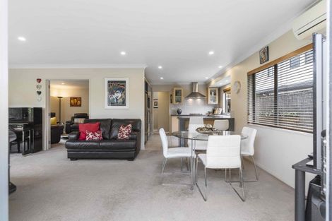 Photo of property in 4 Rialto Court, East Tamaki Heights, Auckland, 2016