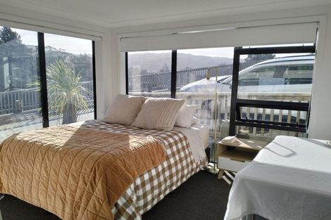 Photo of property in 4 William Earp Place, Tawa, Wellington, 5028