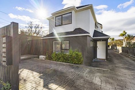 Photo of property in 1/163 Queens Drive, Lyall Bay, Wellington, 6022