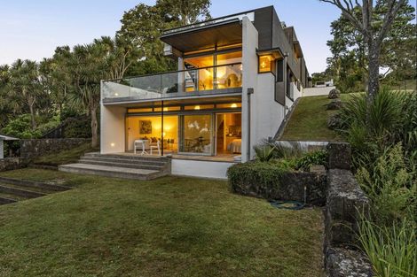 Photo of property in 94 Stanley Point Road, Stanley Point, Auckland, 0624