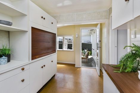 Photo of property in 29 Palm Avenue, Lyall Bay, Wellington, 6022