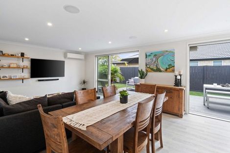 Photo of property in 38 Hiria Crescent, Papamoa Beach, Papamoa, 3118