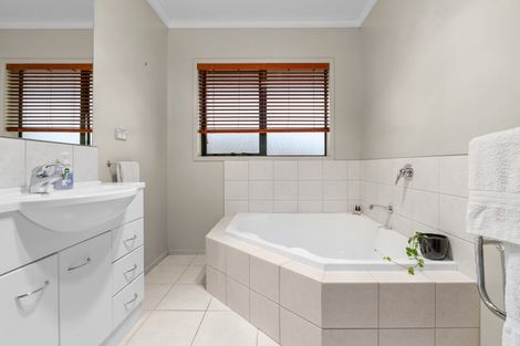 Photo of property in 55 Oaklands Drive, Cambridge, 3434