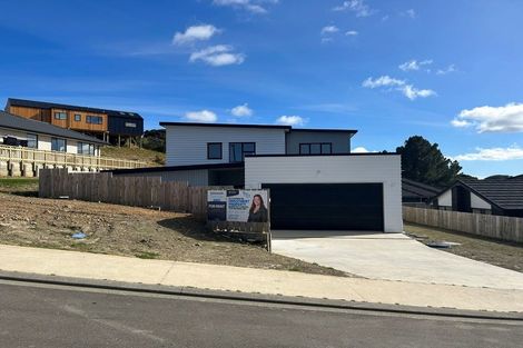 Photo of property in 21 Topsail Way, Whitby, Porirua, 5024