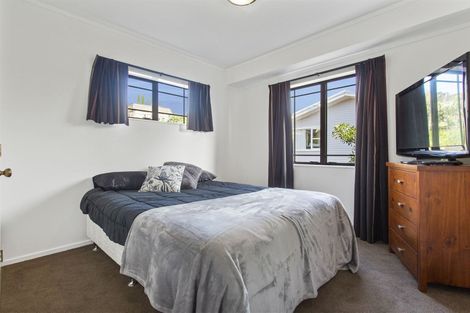 Photo of property in 121 Forrest Hill Road, Forrest Hill, Auckland, 0620