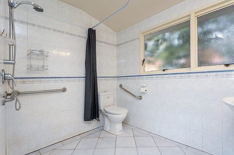 Photo of property in 17 Sea Vista Avenue, Beach Haven, Auckland, 0626