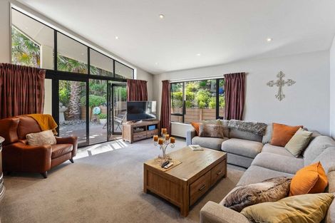 Photo of property in 5 Quadrant Heights, Paraparaumu, 5032