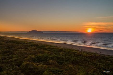 Photo of property in 80 Reay Mackay Grove, Waikawa Beach, Manakau, 5573